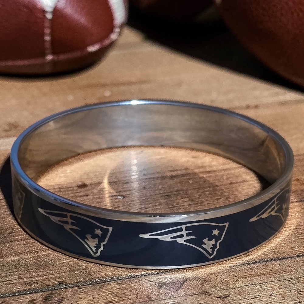 NFL New England Patriots Black Enamel Stainless Steel Bangle Bracelet